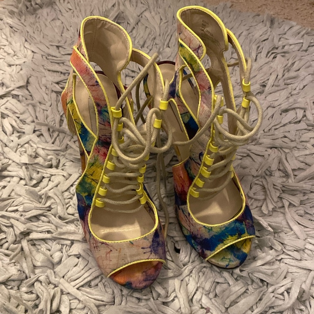 ✨💛✨Super SEXY Steve Madden Lace ups!✨💛✨